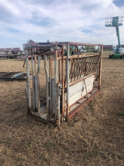 Beef Master working cattle shute - 9 ft long, works good Big enough for Bulls.