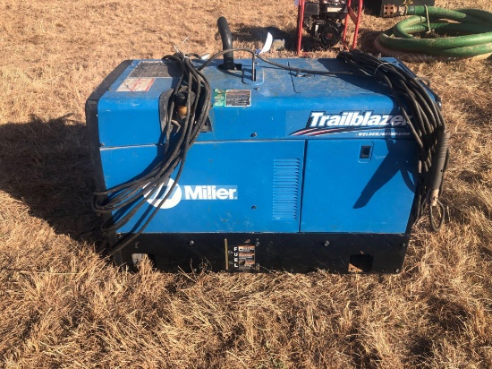 Miller Bobcat 325 Diesel Trailblazer welder with leads 1031 hours, ready to go to work...