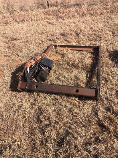HYDRAULIC HAY SPIKE FOR FLAT BED TRUCK WITH PUMP