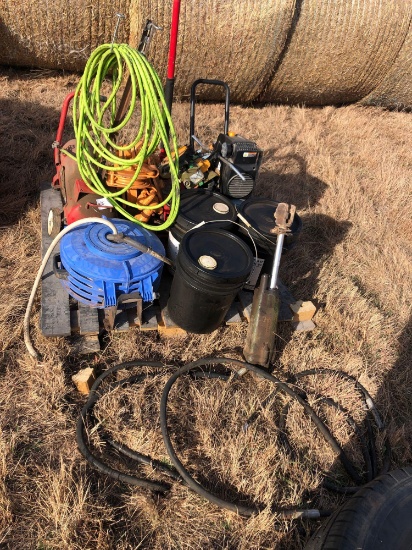 2 compressors, 2 buckets gear oil, air hose reel, hoist and cylinder