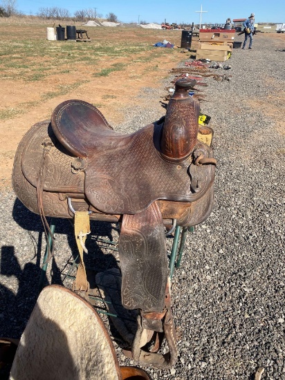15 INCH SADDLE... ...MAKER... DL WIESE...GOOD CONDITION