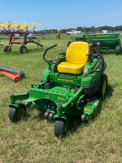 John Deere 2910 Lawn Mower... 48" deck, 404 hours, Tires and Deck in great shape Runs and works as i