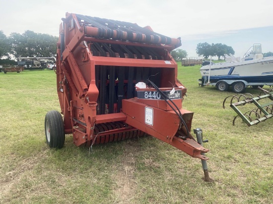 CASE IH... 8440... ROUND BALER...