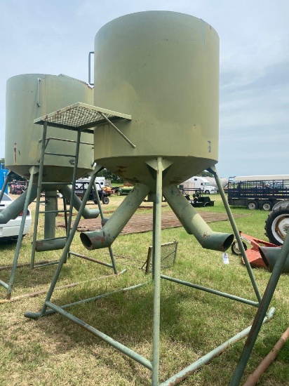 OUTBACK WILDLIFE DEER FEEDER WITH LADDER