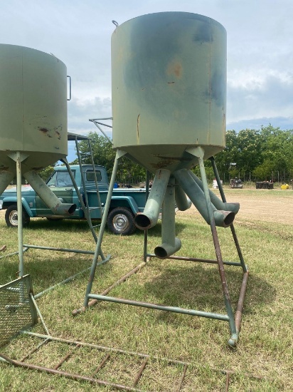 OUTBACK WILDLIFE DEER FEEDER WITH LADDER