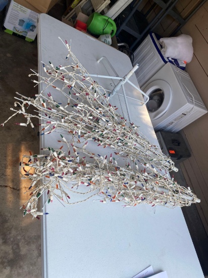 LIGHT UP CHRISTMAS TREE...