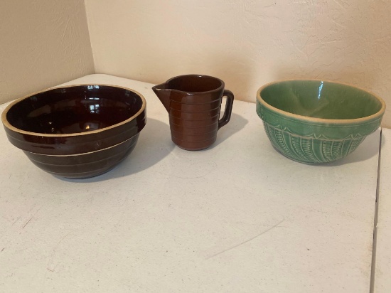 2 BOWLS AND POURING CUP