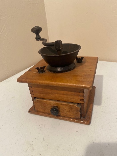 VINTAGE COFFEE BEAN GRINDER...