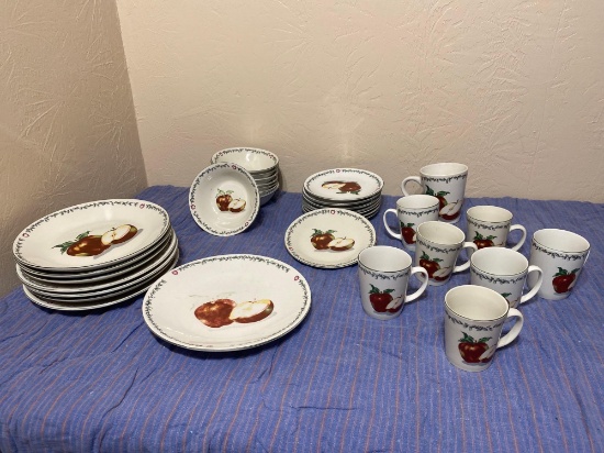 APPLE DINNERWARE SET