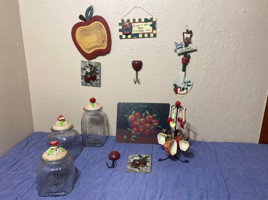 APPLE COLLECTION DECORATIONS AND BAKING MEASURING CUPS