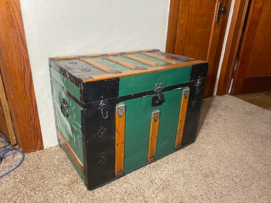 VINTAGE CHEST