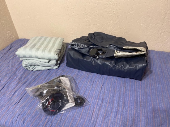 FULL AIR MATTRESS WITH PUMP AND SHEETS ??????? USED LIKE NEW CONDITION