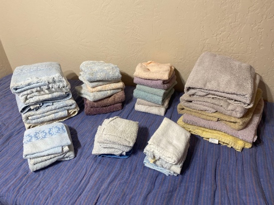 9 BATH TOWELS 9 HAND TOWELS 4 WASH CLOTHES 4 SMAL HAND TOWELS