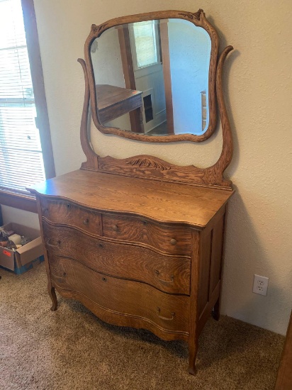 VINTAGE DRESSER WITH MIRROR...