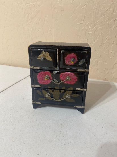 VINTAGE TOY DRESSER...