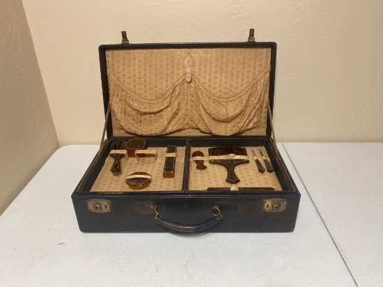 VINTAGE GROOMING KIT... ...