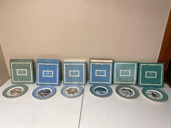 ASSORTMENT OF AVON CHRISTMAS PLATES