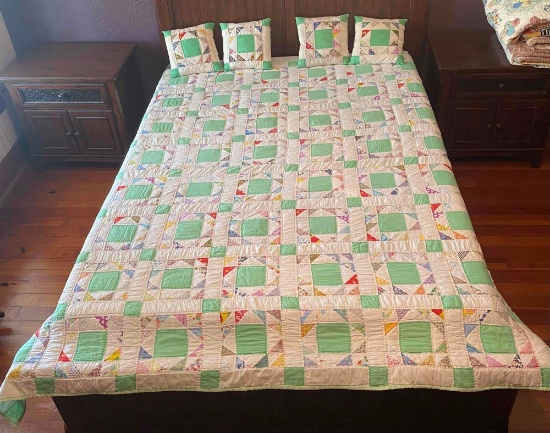 1 76 ? X 84 ? QUILT 4 PILLOWS 12 ? X 12 ? ???????USED LIKE NEW CONDITION