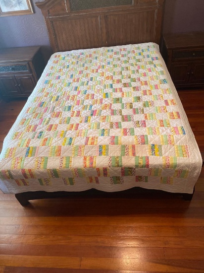 62 ? X 96 ? QUILT ???????USED LIKE NEW CONDITION