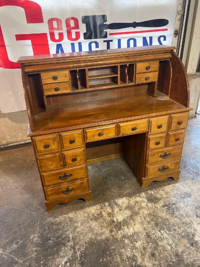 Heavy duty roll top desk. Good condition!