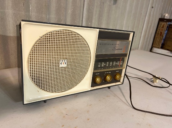 Westinghouse vintage radio.... Does work, in good condition!