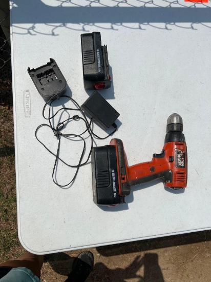 BLACK & DECKER DRILL WITH 2 BATTERIES AND A CHARGER