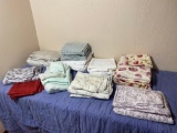 6 QUEEN SHEET SETS ??????? USED LIKE NEW CONDITION