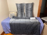 1 KING BED SPREAD 1 KING BED SPREAD, SKIRT, & BED SKIRT USED LIKE NEW CONDITION
