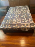 77 ? X 90 ? QUILT ???????USED LIKE NEW CONDITION