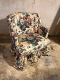 Floral accent chair. Good condition!