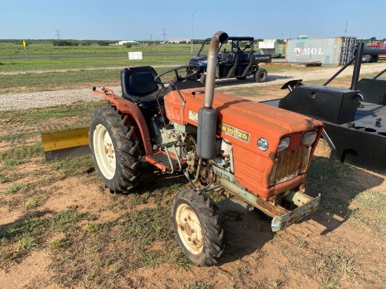 Yanmar Tractor YM1502D with 3pt 6' Blade 855 Hours...