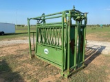 8' Powder River Squeeze Chute... in great shape...