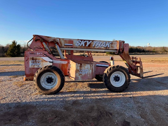 SKY TRACK 6000 LB LIFT CAPACITY 4 CYLINDER CUMMINS ENGINE GOOD MACHINE EVERYTHING WORKS LOCATED IN