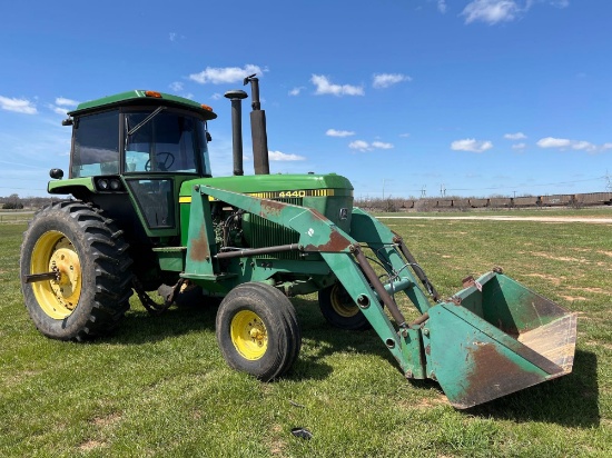 JOHN DEERE 4440 WITH LOADER 8 SPD POWER SHIFT FRONT END LOADER KD5500 9476 HRS GOOD CAB KIT ALL