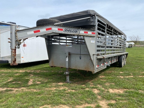 2014 DELCO 24 X 6'8" STOCK TRAILER FULL SIZE ESCAPE ON DRIVERS SIDE CUTS ARE 8/8/8 BUTTERFLY REAR