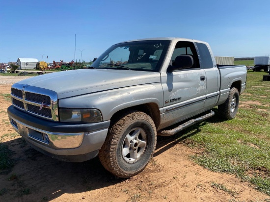 2000 Dodge Ram Pickup Pickup Truck, VIN # 3B7HC13Z1YG110640