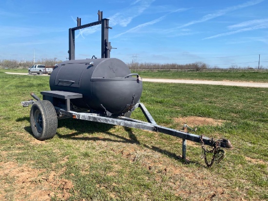 BBQ SMOKER PIT ON TRAILER 41" PIPE 21" X 21" FIRE BOX ON REAR ???????SELLS WITH A BILL OF SALE ONLY