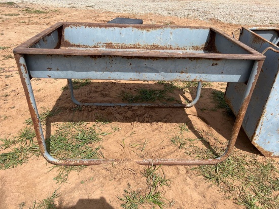 4' FEED TROUGH 4 FT LONG 30 IN WIDE 30" FROM GROUND