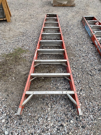 10? FIBERGLASS STEP LADDER IN GOOD CONDITION