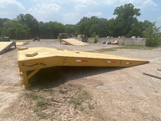30,000 POUND LOADING DOCK HAS 3 JACKS TO LEVEL 16.5' X 8.5'W RAMP WITH 3.5' STRAIGHT DECK ...