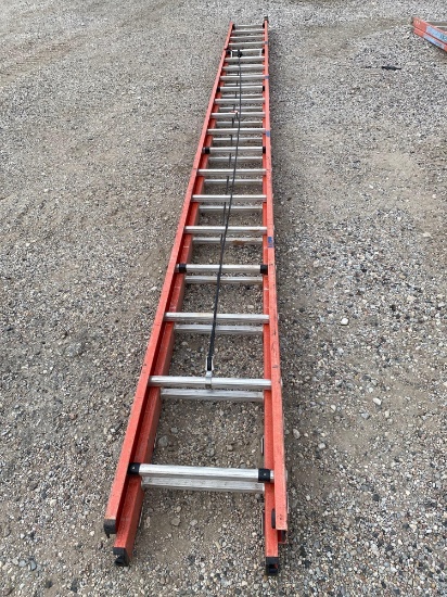 20? FIBERGLASS EXTENSION LADDER IN GOOD CONDITION