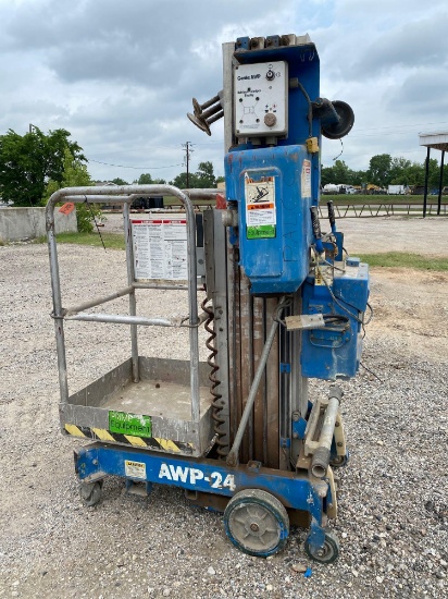 GENIE AWP-24 VERTICAL PERSONAL LIFT