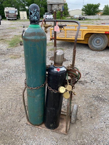 CUTTING TORCH WITH CART, HOSES AND VICTOR & RADNOR GAUGES