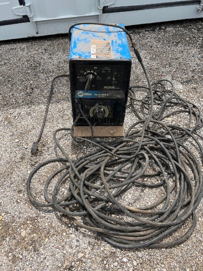 MILLER ELECTRIC WELDER... THUNDER... BOLT XL 225/150 AMP