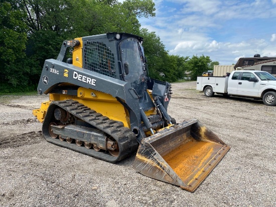 330G JOHN DEERE SKID STEER HAS REAR WEIGHTS... HYDRAULIC QUICK ATTACH... JOY STICK CONTROL... CAB & 