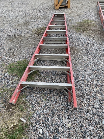 10? FIBERGLASS STEP LADDER IN GOOD CONDITION
