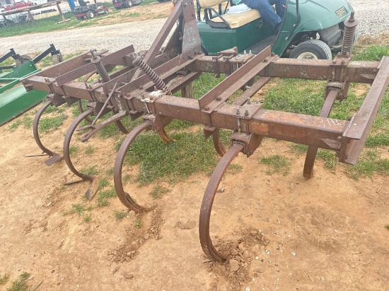 9 SHANK CHISEL PLOW WITH DUCK FEET