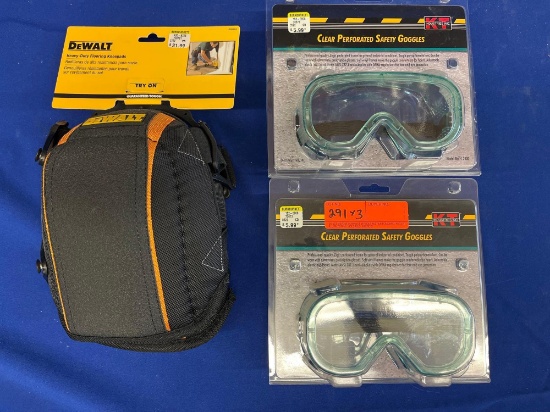 GOGGLES AND KNEEPADS