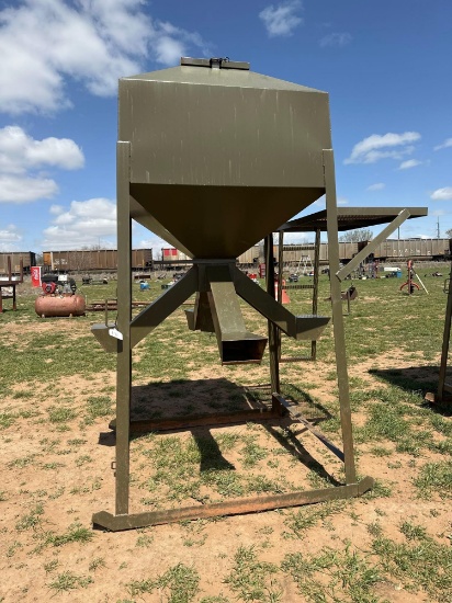 2 TON PROTEIN FEEDER W/ NEW COMPUTER & MOTOR W/ SOLAR