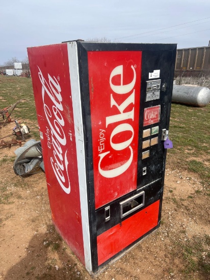COCA COLA VENDING MACHINE